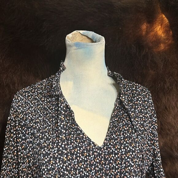 Max studio blouse M (400) - Picture 3 of 9